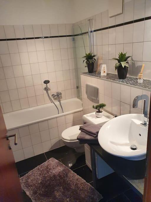 Zentrale Messe/Ferien Whg Mit Garten & Parkplatz 라팅겐 외부 사진